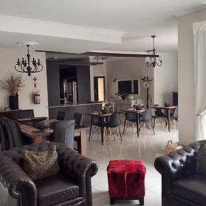 Cora'S Boutique Bed & Breakfast